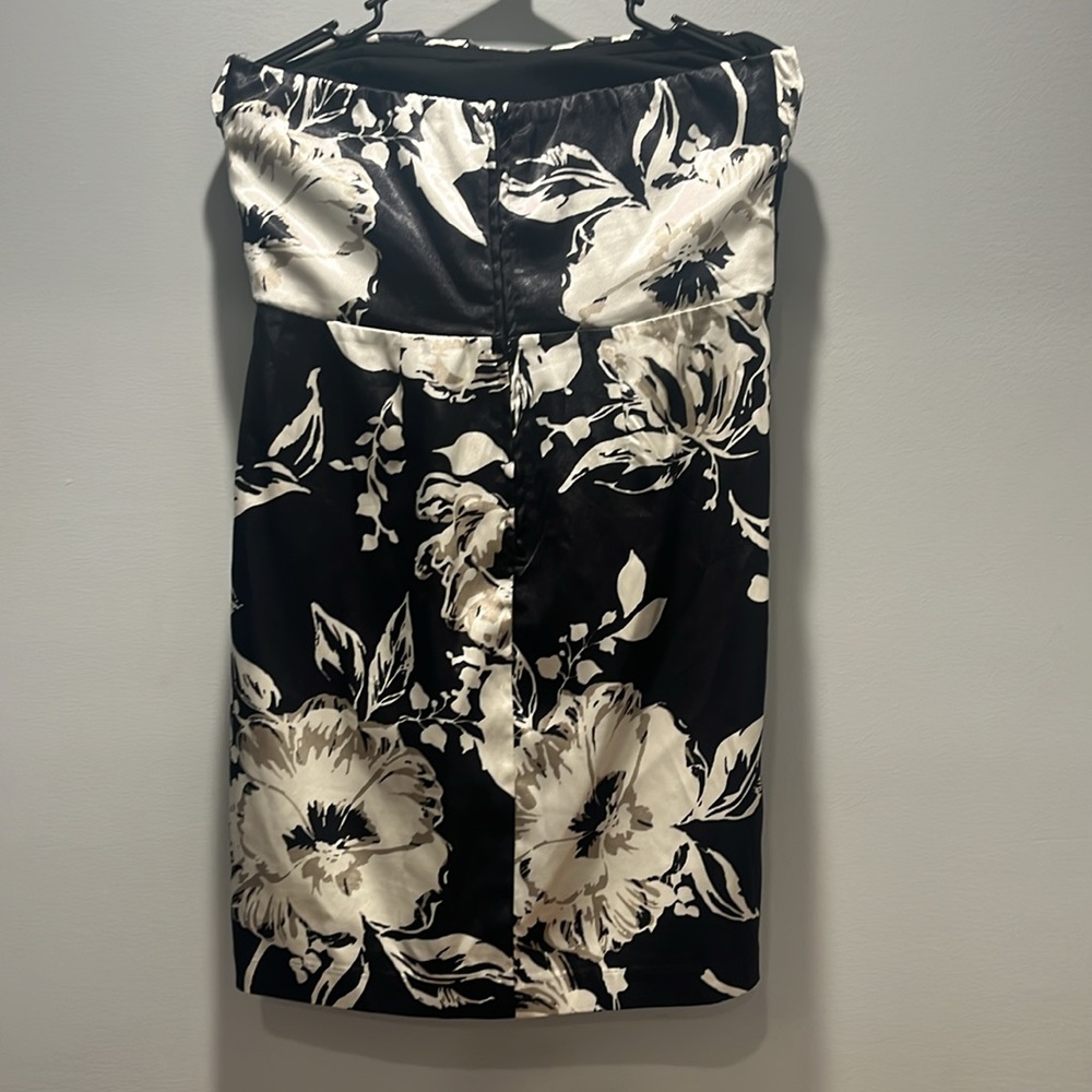 Black and Pearl strapless Dress, Short length dress - Picture 2 of 2